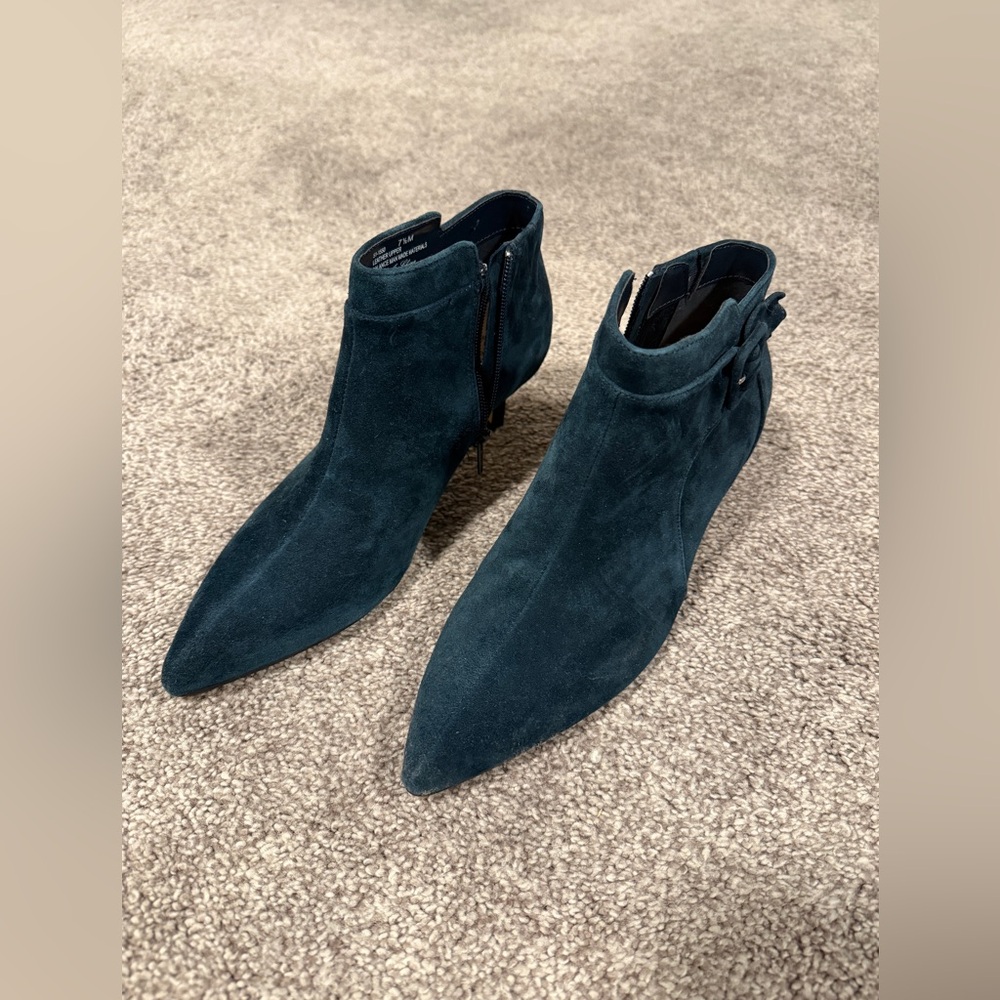 NWOT! Bella Vita Bindi Bootie